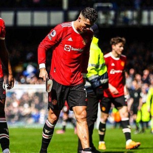 体育官网-打掉小球迷手机C罗道歉 并邀他到老特拉福德观赛